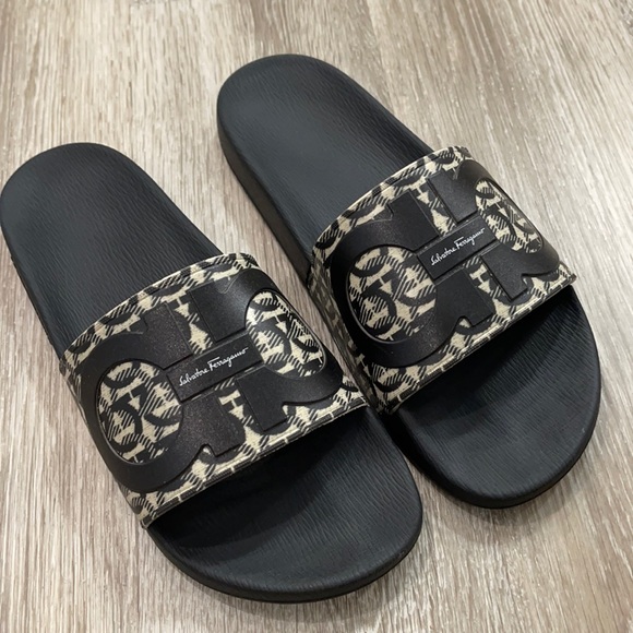 Salvatore Ferragamo Other - Salvatore Ferragamo Groove 6 Gancini Slide Sandals